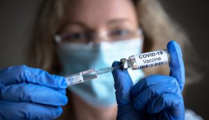 campagna-antinfluenzale-somministrazione-vaccino-farmacia