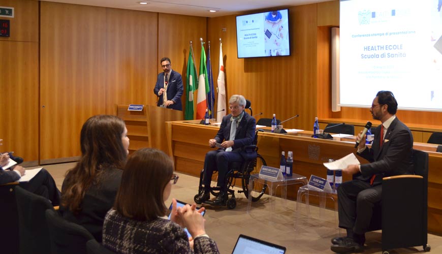 Presentazione Health Ecole. Da sinistra: Il moderatore Marco Giorgetti, Mario Melazzini e Alvise Biffi. Presentazione Health Ecole. Da sinistra: Il moderatore Marco Giorgetti, Mario Melazzini e Alvise Biffi.