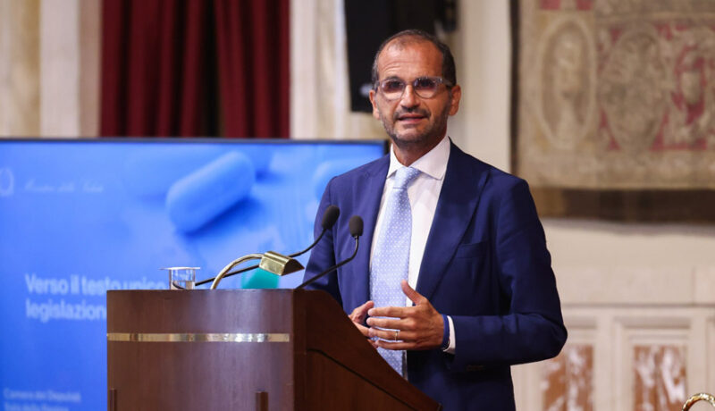 Il sottosegretario alla Salute Marcello Gemmato al convegno “Verso il Testo Unico della Legislazione Farmaceutica: incontro con gli stakeholders”. Roma, Camera dei Deputati, 31 luglio 2025
